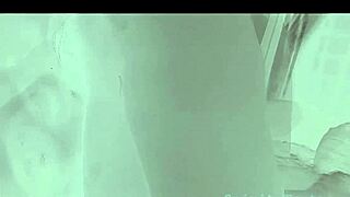 Orální tantra sezení s duchovní hudbou a pohledy zblízka