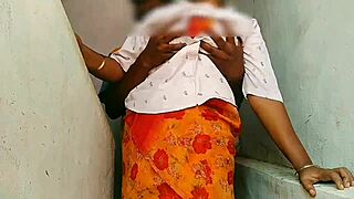 इंडियन विलेज गर्ल, मैं फॉरेस्ट ऑफिसर के साथ सेक्स करते हुए बहुत वाइल्ड हूं