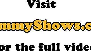 ميليف بصدر كبير تفرك ابنتها الزوجية الشابة بقوة