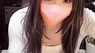 アジアンクロスドレッサーレディーボーイ、カメラでライブオナニー