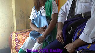 Indijske punce prvi anal s fantičem iz faksa v hindijščini