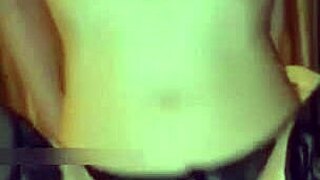 年轻亚洲业余女孩在中国自制片中狂野