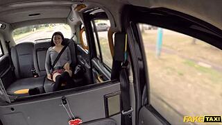 Čoveče, lažni taksi doveo Rae Lil Black na hardcore seks u kolima