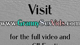 Hei bunică, de ce pizda ta cu piercing e așa de larg deschisă azi?