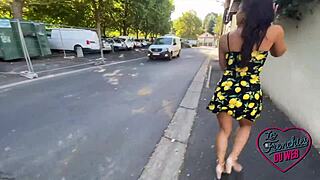 Valentina, petite salope 18+, crève d'envie d'un anal brut