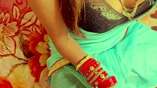 Mahi svádí svého studenta na parní hardcore se sareem a foukáním